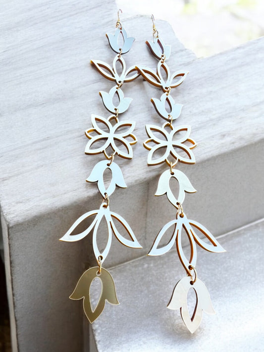 White metallic XxL Floral Drop Earrings